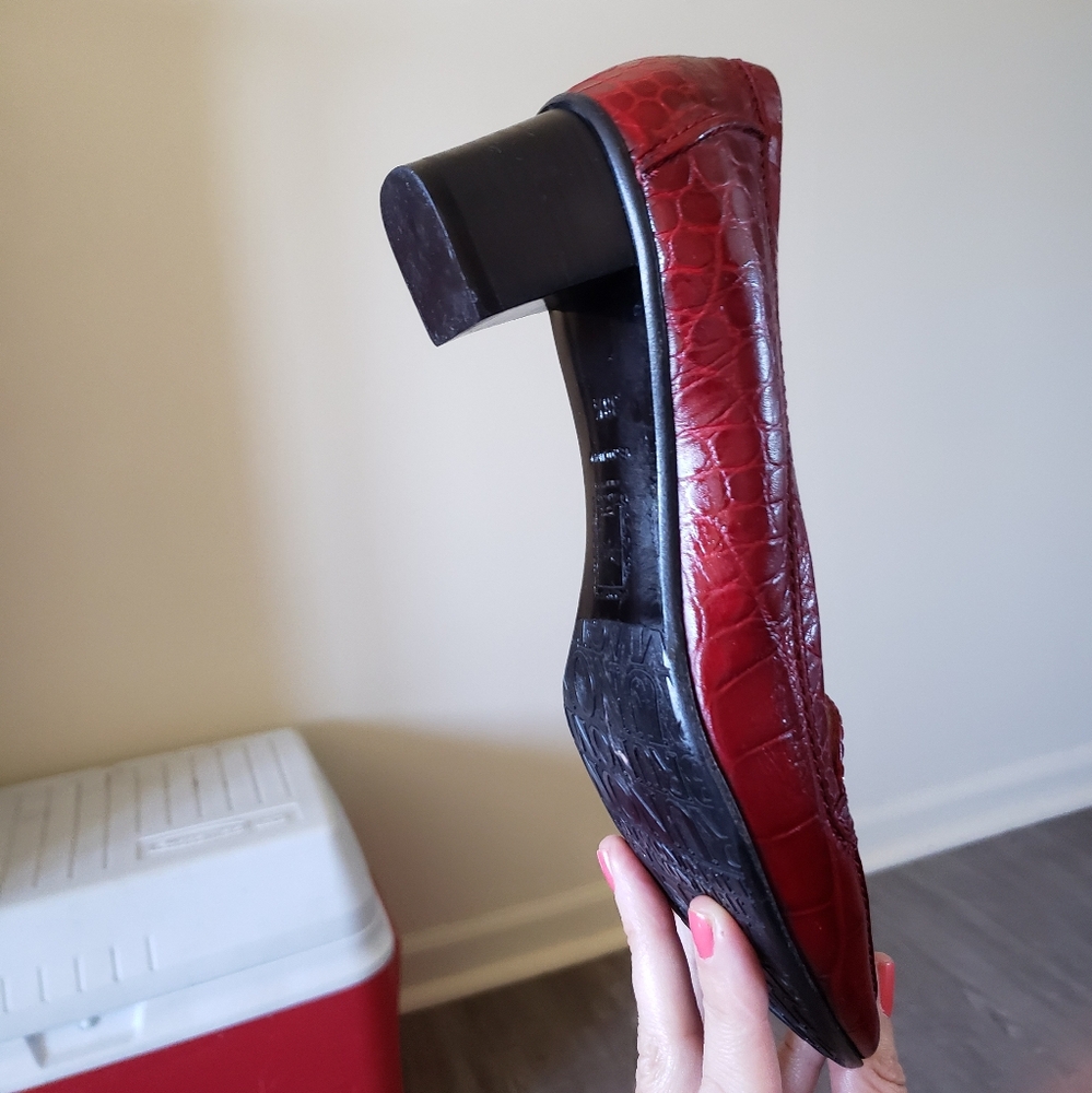 NWOT Brunomagli ruby red crocodile pumps - Picture 10 of 15